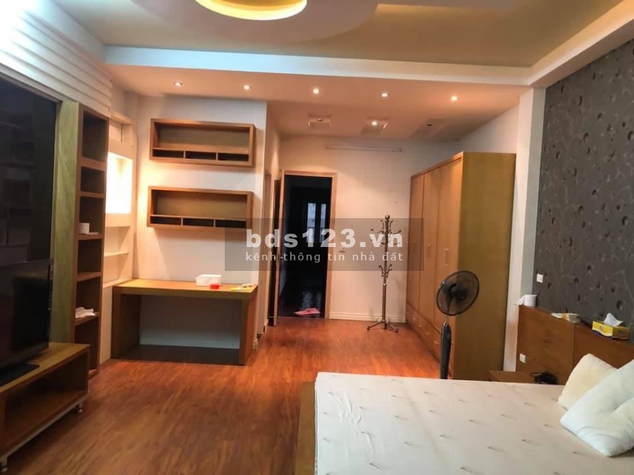 Bán Gấp Căn Trần Duy Hưng Quận Cầu Giấy cách mặt phố 20m gara ô tô đủ 3 ô tô, ngõ ô tô tải tránh