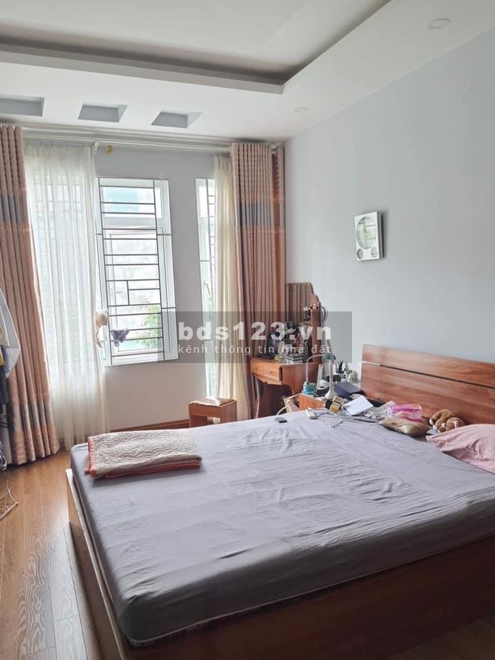 Bán nhà Lương Khánh Thiện, ô tô đỗ cổng 1 bước ra hồ Đền Lừ, dtsd 33m2, giá bán 2.6 tỷ