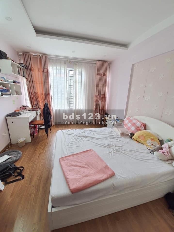 Bán nhà Lương Khánh Thiện, ô tô đỗ cổng 1 bước ra hồ Đền Lừ, dtsd 33m2, giá bán 2.6 tỷ