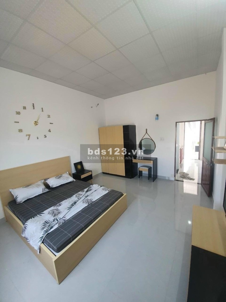 Gấp! Thanh toán 1 tỷ nhận nhà ở ngay! Nhà gần chợ, sổ riêng, lh 0901.2222.83