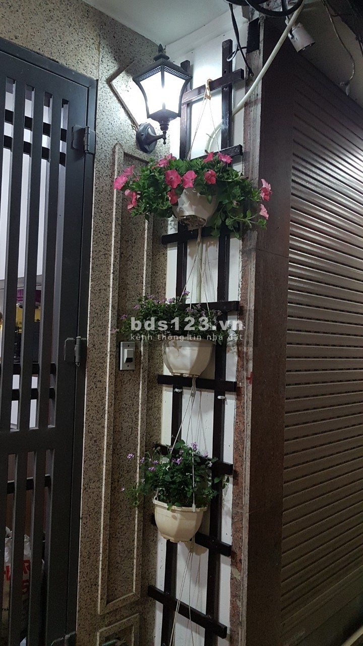Bán nhà riêng ngõ 195 Trần Cung giá bán chỉ 4.x tỷ, đúc kiên cố 6 tầng thông thoáng, lhcc