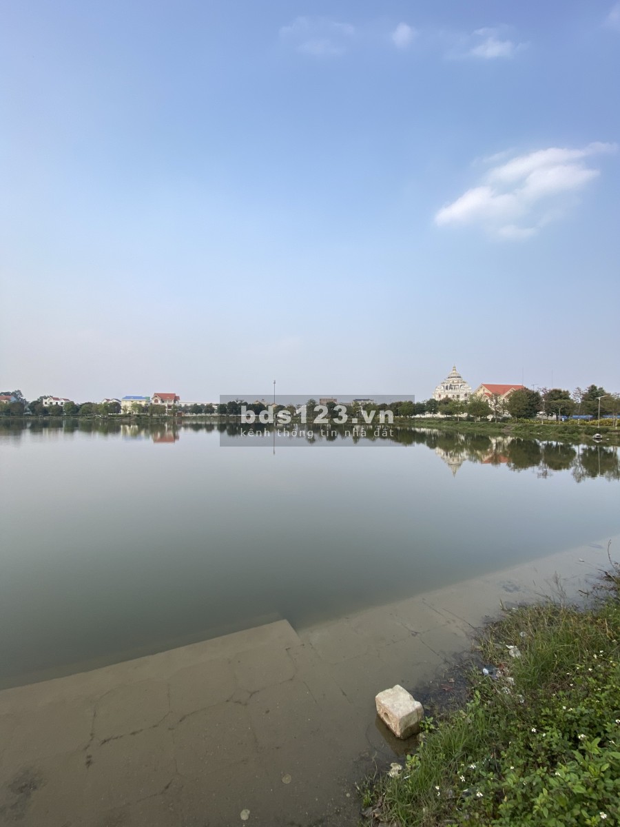 Bán gấp lô shophouse view chung củ hướng Đông Nam giá chỉ hơn 17 triệu/m2, vị trí đắc địa