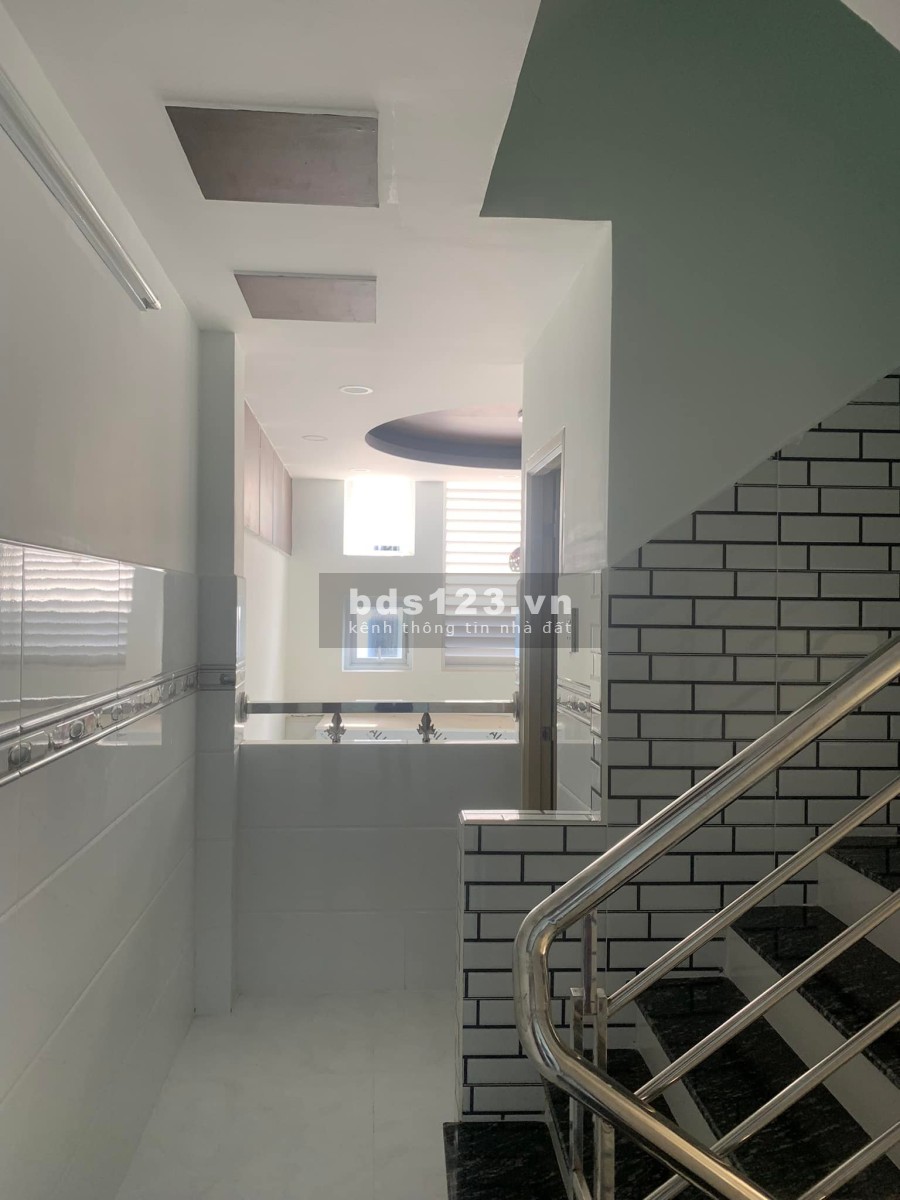 Bán nhà chính chủ Thái Phiên, Quận 11, diện tích sử dụng 34m2, 5 tầng, Nhà mới, Giá rẻ