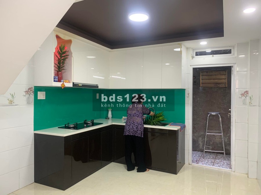 Bán nhà chính chủ Thái Phiên, Quận 11, diện tích sử dụng 34m2, 5 tầng, Nhà mới, Giá rẻ