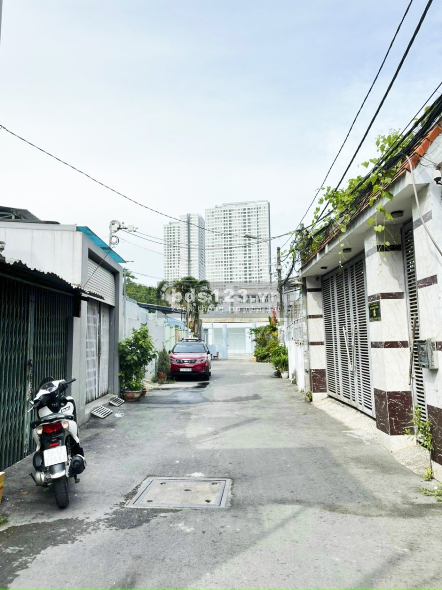 Bán nhà mặt tiền đường số 63, phường Tân Quy, Quận 7 sổ hồng riêng, làm việc chính chủ