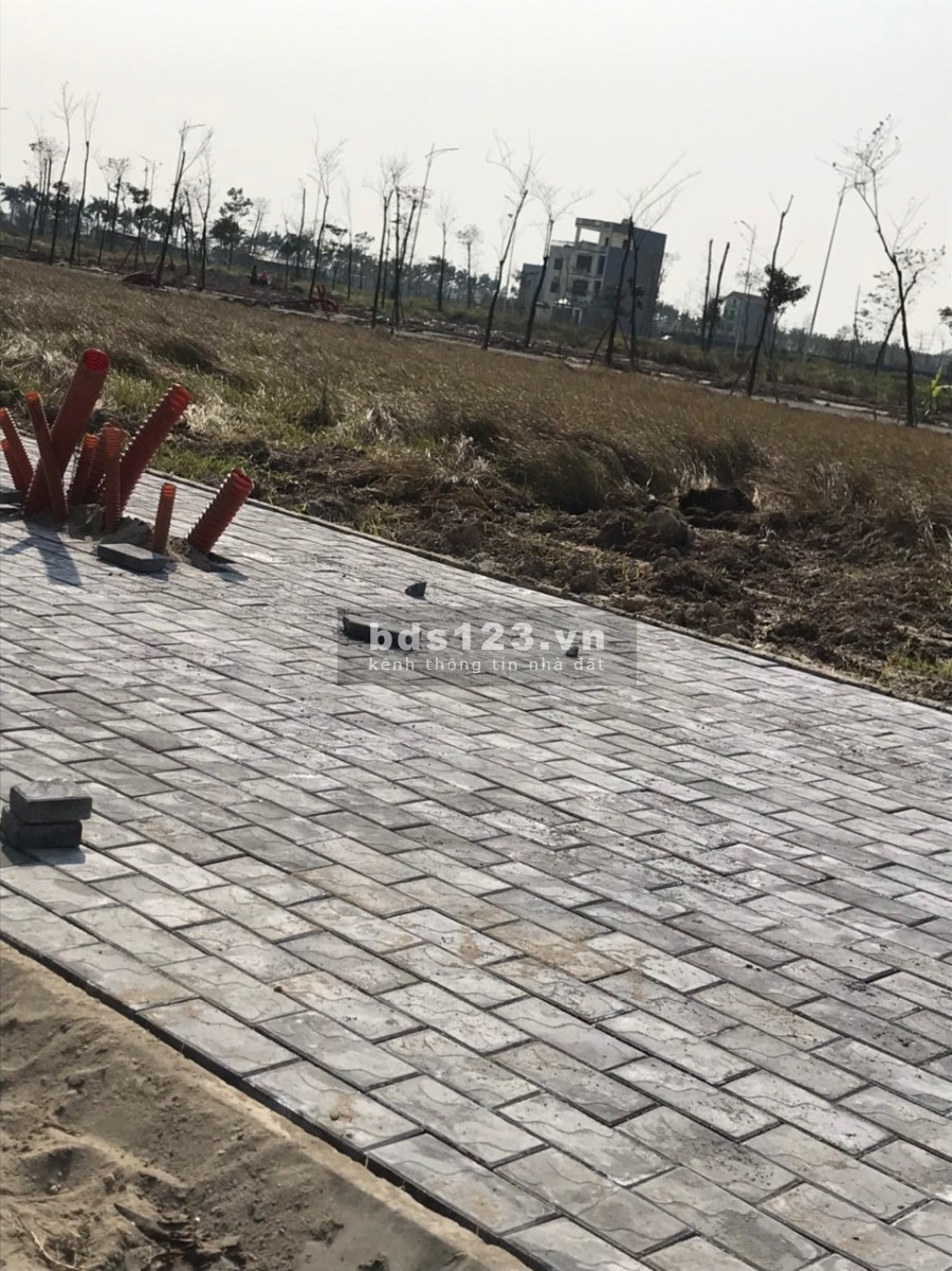 Bán gấp lô shophouse view chung củ hướng Đông Nam giá chỉ hơn 17 triệu/m2, vị trí đắc địa