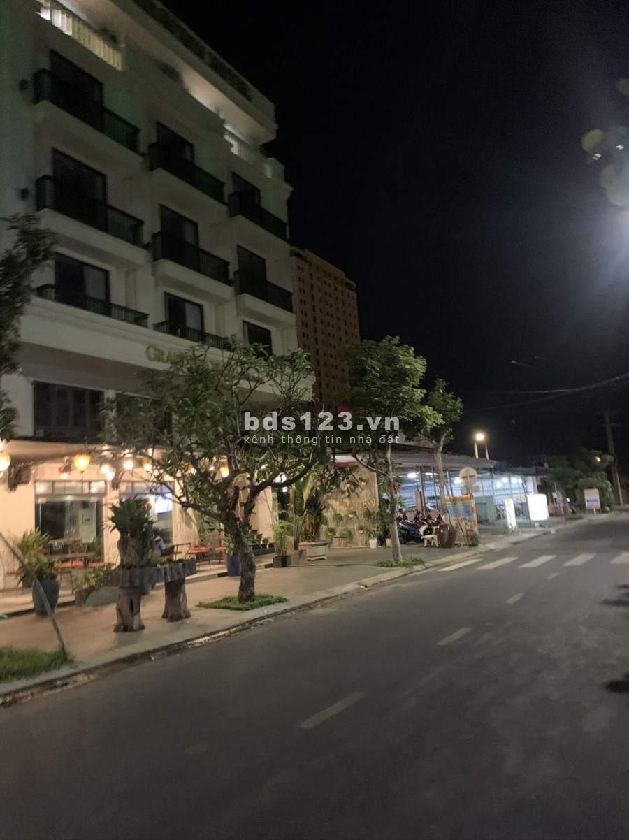 Bán HOTEL cạnh bãi biển Mỹ Khê Đà Nẵng cách bãi biển 90m mặt tiền 30m giá rẻ nhất Thị Trường