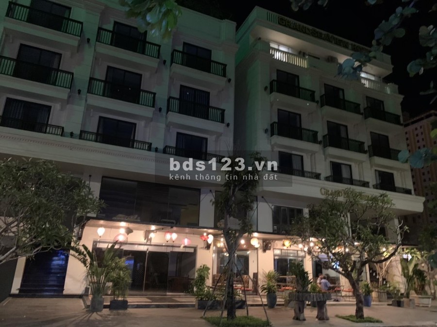 Bán HOTEL cạnh bãi biển Mỹ Khê Đà Nẵng cách bãi biển 90m mặt tiền 30m giá rẻ nhất Thị Trường