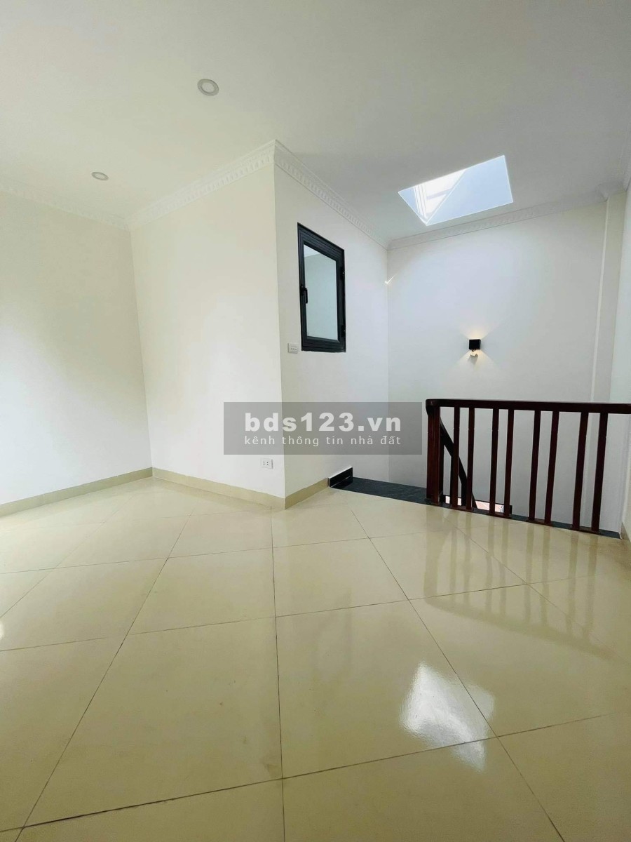 Siêu phẩm Lạc Long Quân tặng 100% nội thất, ngõ 89 huyền thoại, khu dân cứ đông đúc