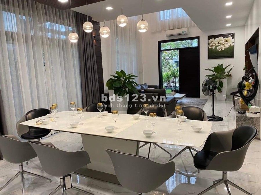 Biệt thự đơn lập Lucasta Khang Điền dt 402m2, vị trí đẹp đầy đủ nội thất, hiên đại, giá 49.95 tỷ