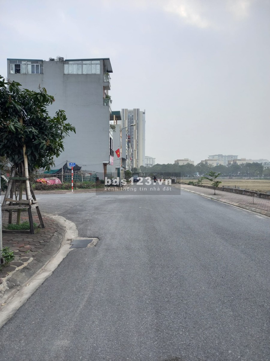 Bán đất Phúc Lợi, Long Biên, ô tô đỗ, diện tích sử dụng 261m2. mặt tiền 14m lh 0777358812