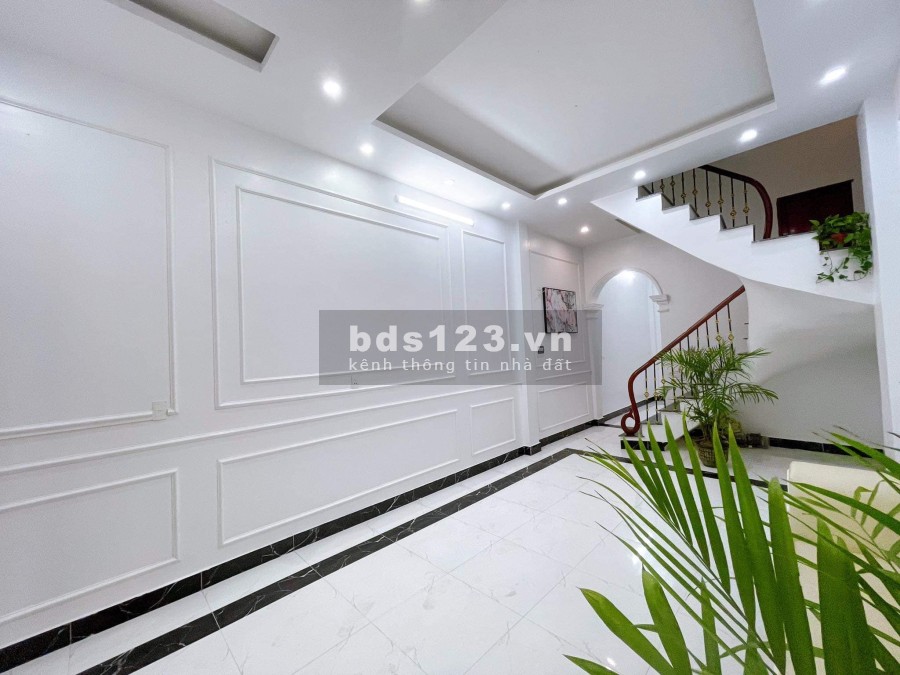 Bán nhà đường Láng, giá đang rẻ sau quy hoạch ra mặt phố nhỉnh 5 tỷ, dtsd 50m2, 4.5 tầng