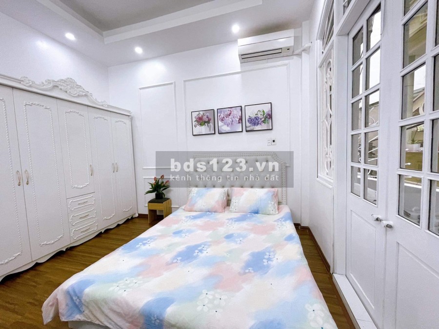 Bán nhà đường Láng, giá đang rẻ sau quy hoạch ra mặt phố nhỉnh 5 tỷ, dtsd 50m2, 4.5 tầng