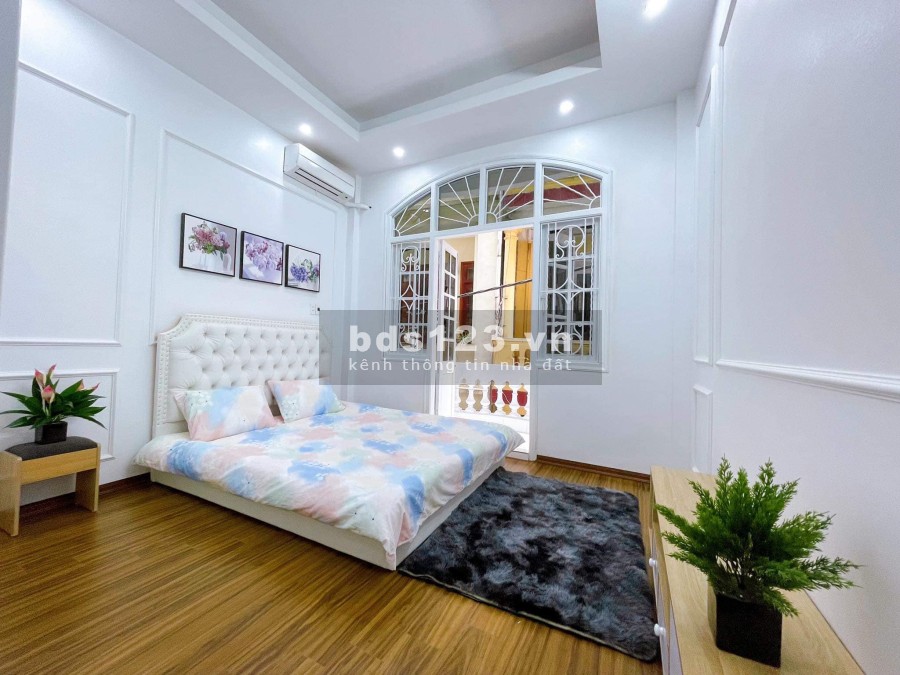 Bán nhà đường Láng, giá đang rẻ sau quy hoạch ra mặt phố nhỉnh 5 tỷ, dtsd 50m2, 4.5 tầng