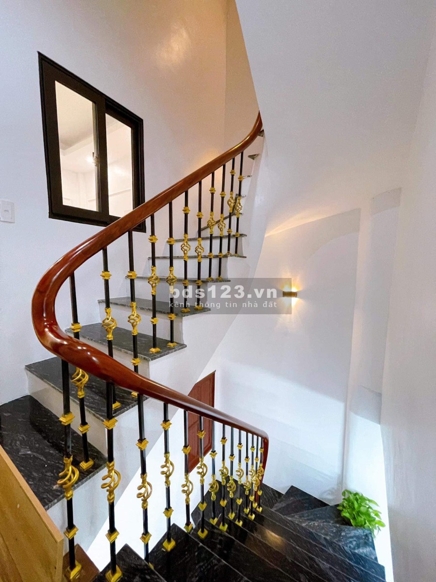 Bán nhà đường Láng, giá đang rẻ sau quy hoạch ra mặt phố nhỉnh 5 tỷ, dtsd 50m2, 4.5 tầng
