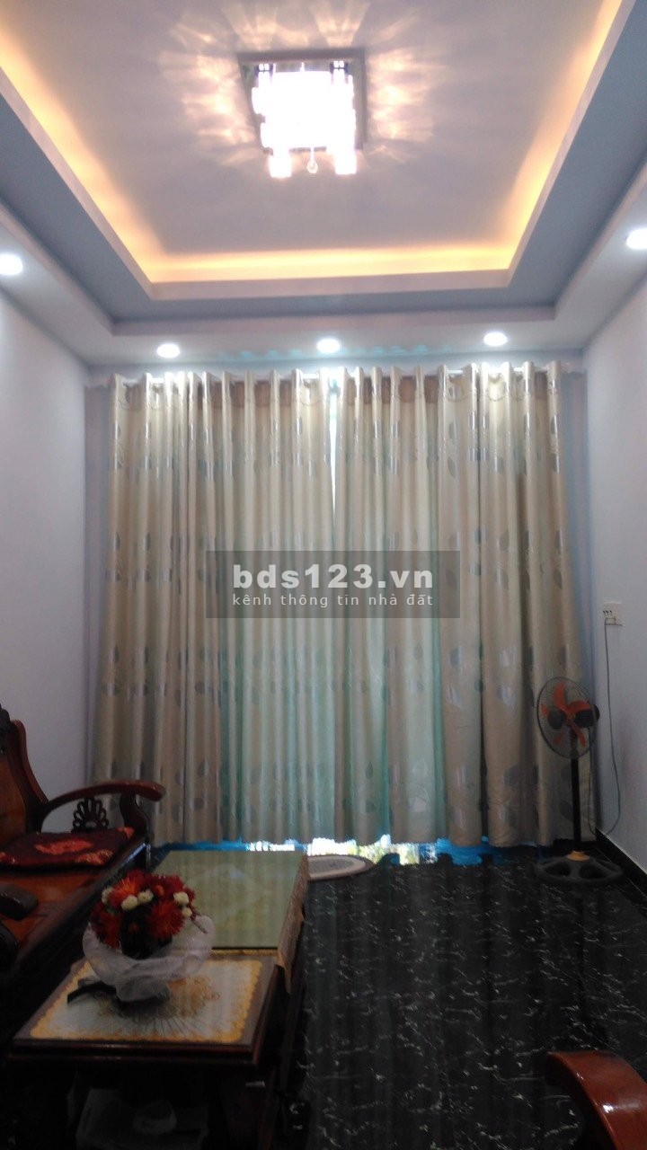 Chính chủ bán nhà Phố tây Nguyễn Thiện Thuật Nha Trang giá tốt, đông xe cộ qua lại