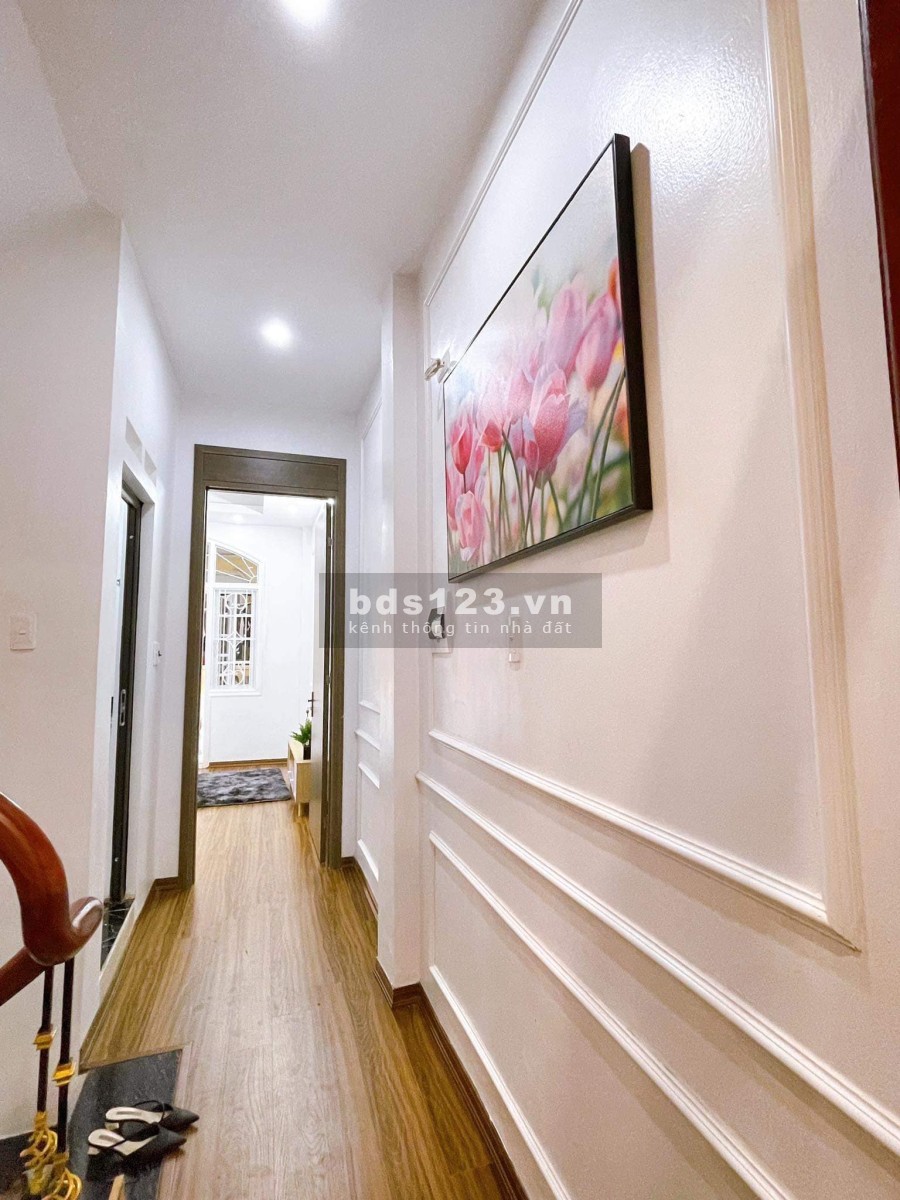 Bán nhà đường Láng, giá đang rẻ sau quy hoạch ra mặt phố nhỉnh 5 tỷ, dtsd 50m2, 4.5 tầng