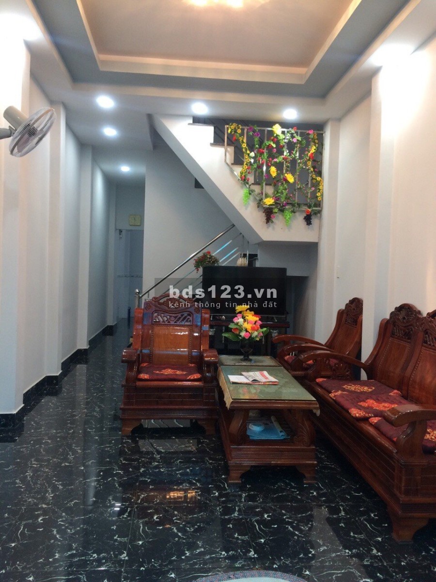 Chính chủ bán nhà Phố tây Nguyễn Thiện Thuật Nha Trang giá tốt, đông xe cộ qua lại