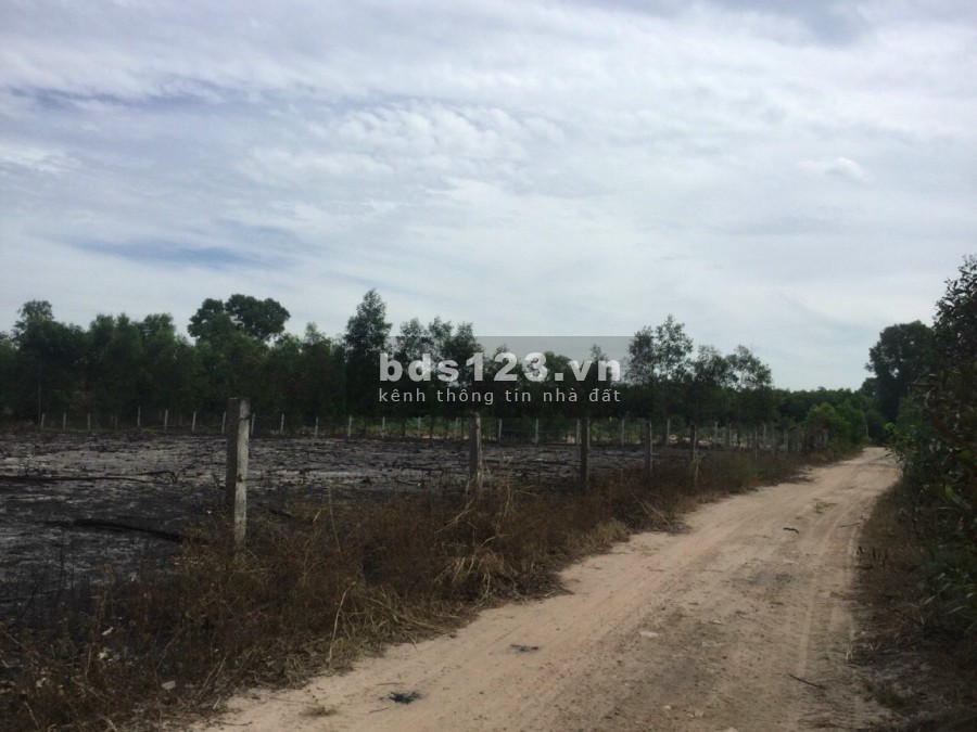 Em có lô đất có sổ hồng dài 50m ngang 57m khu tiện ích đầy đủ, giá tốt, pháp lý chính chủ