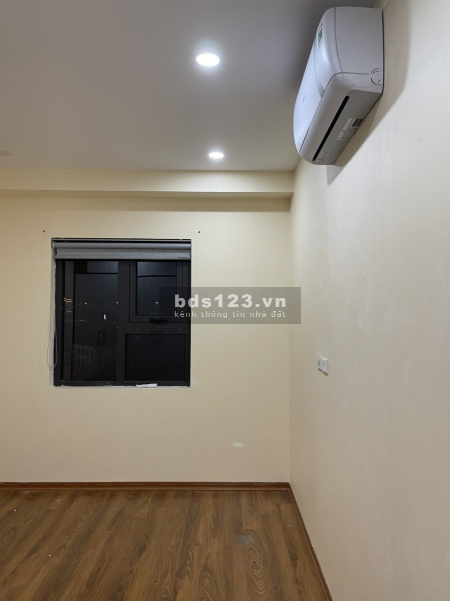 Gia đình chuyển nơi làm việc lên cần bán gấp căn hộ Intracom liên hệ 0936088555
