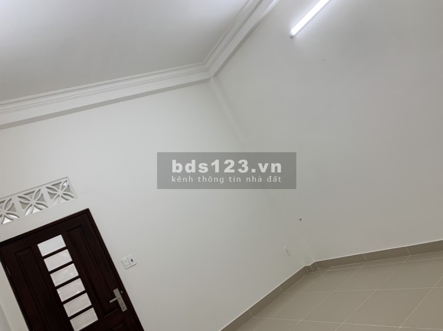 Cho thuê nhà mặt tiền đường Nguyễn Tất Thành 1 Trệt + 2 Lầu, giá 35 triệu/tháng
