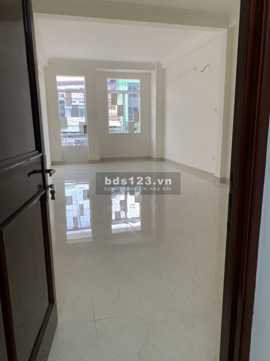 Cho thuê nhà mặt tiền đường Nguyễn Tất Thành 1 Trệt + 2 Lầu, giá 35 triệu/tháng