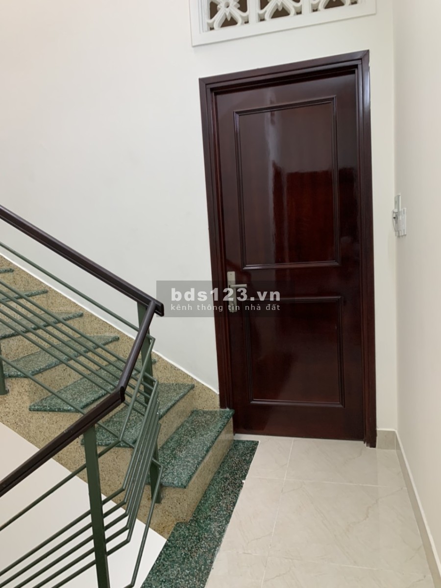 Cho thuê nhà mặt tiền đường Nguyễn Tất Thành 1 Trệt + 2 Lầu, giá 35 triệu/tháng