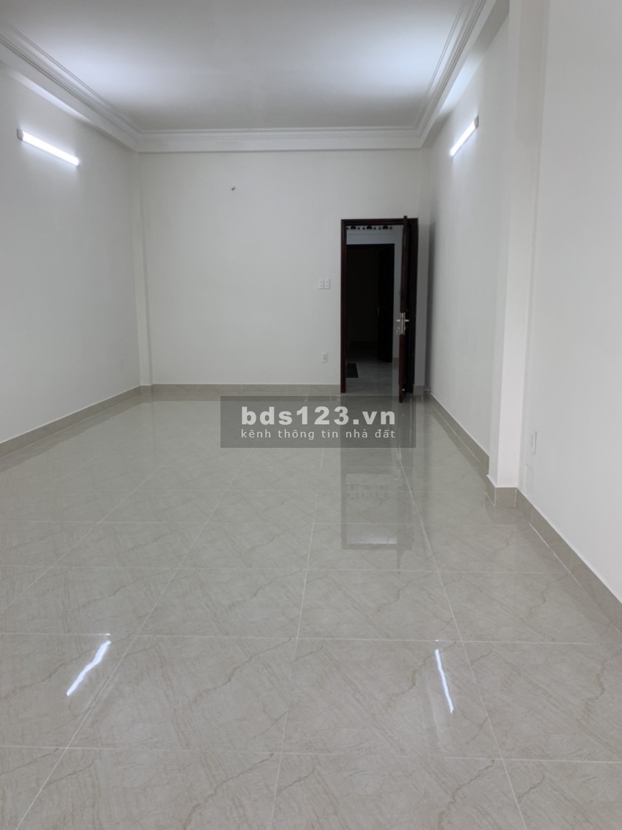Cho thuê nhà mặt tiền đường Nguyễn Tất Thành 1 Trệt + 2 Lầu, giá 35 triệu/tháng