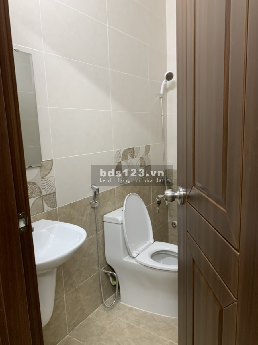 Cho thuê nhà mặt tiền đường Nguyễn Tất Thành 1 Trệt + 2 Lầu, giá 35 triệu/tháng