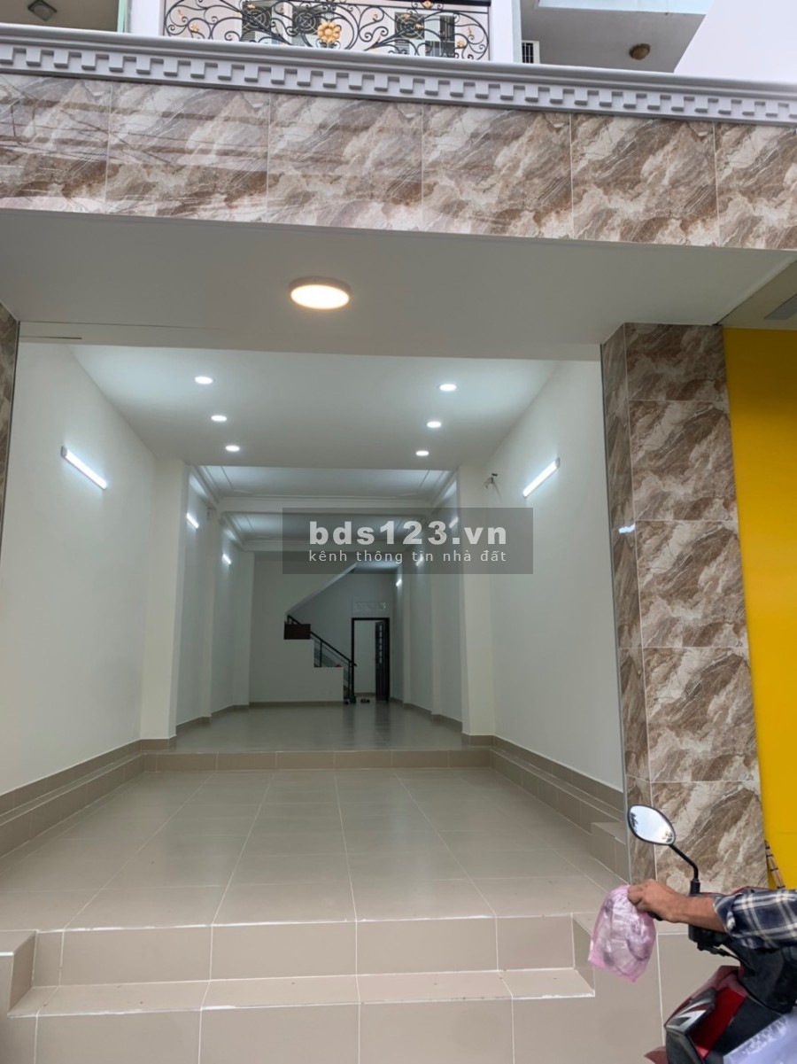 Cho thuê nhà mặt tiền đường Nguyễn Tất Thành 1 Trệt + 2 Lầu, giá 35 triệu/tháng