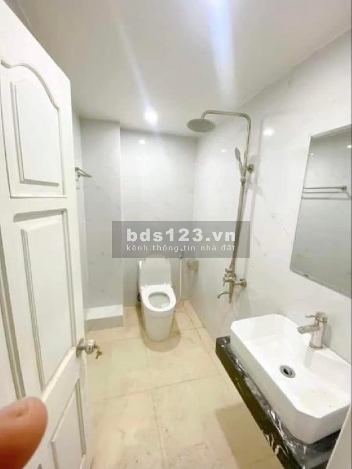 Bán Nhà Hoàng Quốc Việt, Quận Cầu Giấy.Phân lô, ô tô đỗ cửa.an sinh tốt