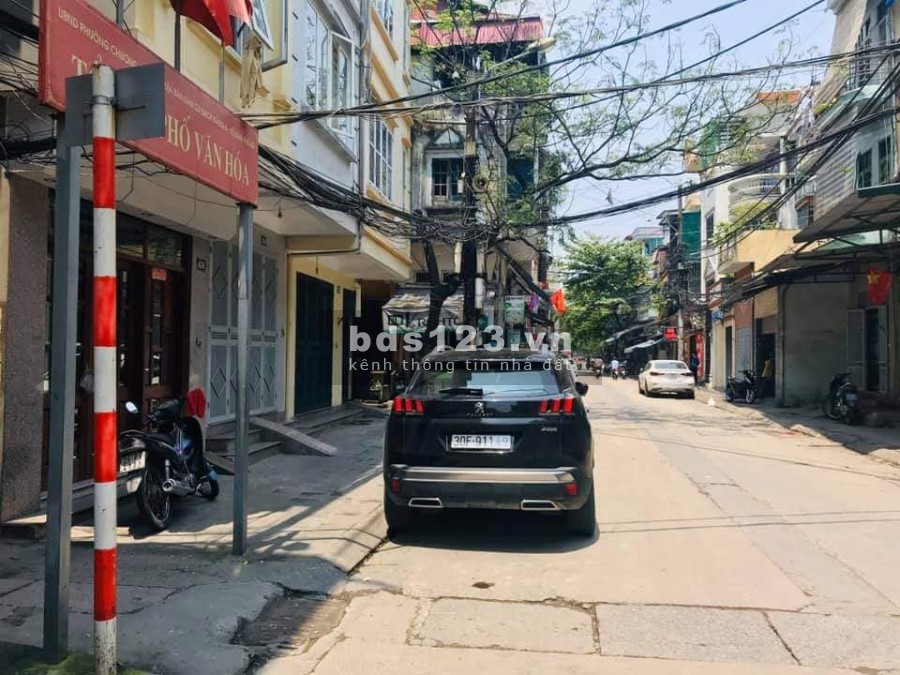 Mặt phố Phúc Diễn, vỉa hè ô tô tránh diện tích 41m2, 4 tầng đúc, mt 4.6m, giá 6.35 tỷ, lhcc