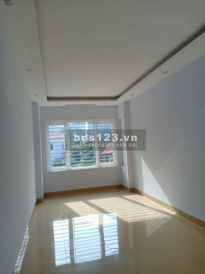Bán nhà phố Lê Đức Thọ, nhà đẹp ở luôn, diện tích 32m2, 5 tầng đúc, giá 3.25 tỷ, sổ sẵn