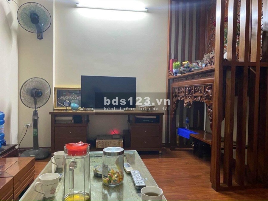 Mặt phố Phúc Diễn, vỉa hè ô tô tránh diện tích 41m2, 4 tầng đúc, mt 4.6m, giá 6.35 tỷ, lhcc
