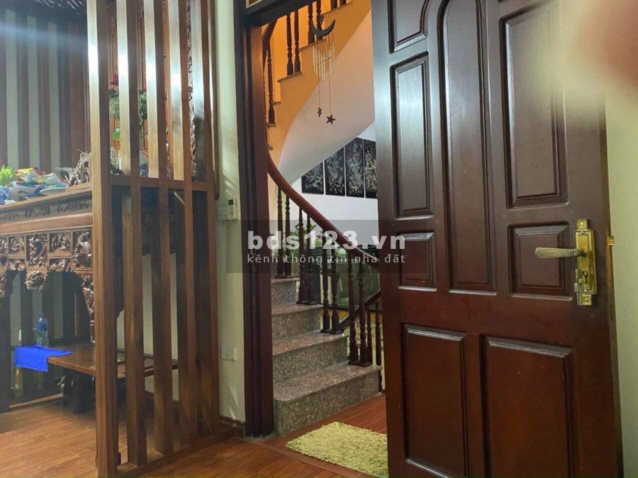 Mặt phố Phúc Diễn, vỉa hè ô tô tránh diện tích 41m2, 4 tầng đúc, mt 4.6m, giá 6.35 tỷ, lhcc