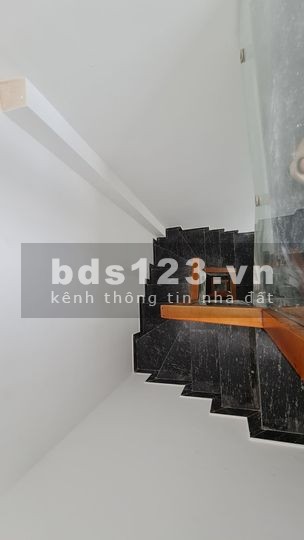 Bán nhà Quận Bình Tân phường Bình Hưng Hòa A, diện tích 4 x 7 giá chỉ 2.5 tỷ hẻm xe hơi