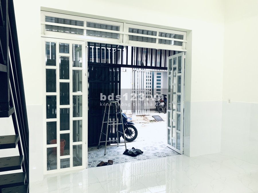 Bán nhà gần bến xe miền Đông mới liên hệ 0983824904, khu dân cư đông đúc, pháp lý đủ