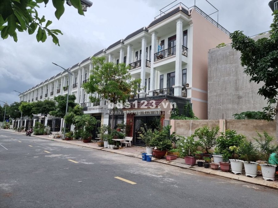 Nhà đang chờ thuê 15 triệu/1tháng nhưng kẹt tiền cần bán, khu an ninh, ngân hàn hỗ trợ vay