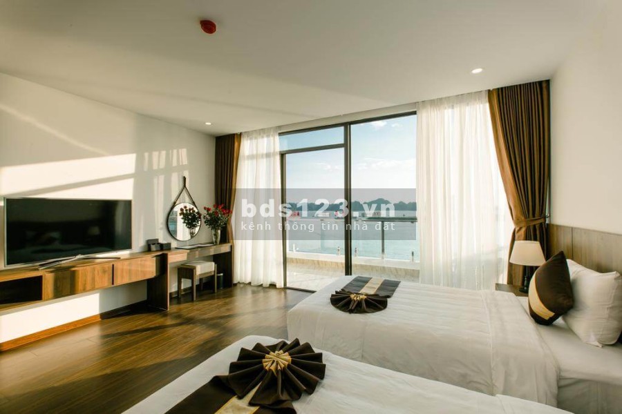Bán gấp khách sạn 35 phòng cách biển Bãi Sau 100m. Phường 2.