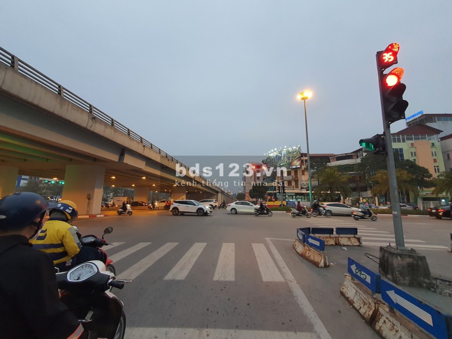 Bán đất mặt đường Bưởi lô vuông vắn đẹp kinh doanh sầm uất giá tốt đầu tư, lhcc