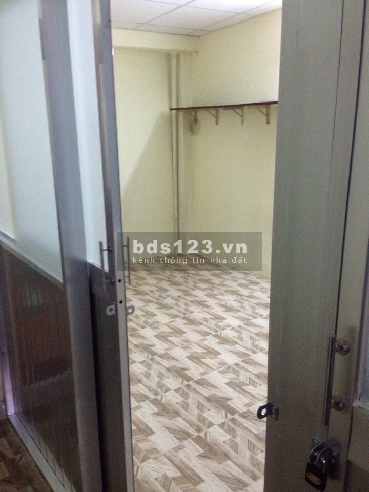 Phòng mới xây, đẹp, thoáng 18m2, Phạm Hùng, Quận 8 khu dân cư đông, tiện ích đủ