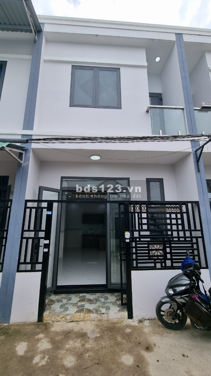 Nhà mới xây 1 trệt 1 lầu ngay ngã 3 Mỹ Hạnh chỉ cần 515tr sở hữu ngay