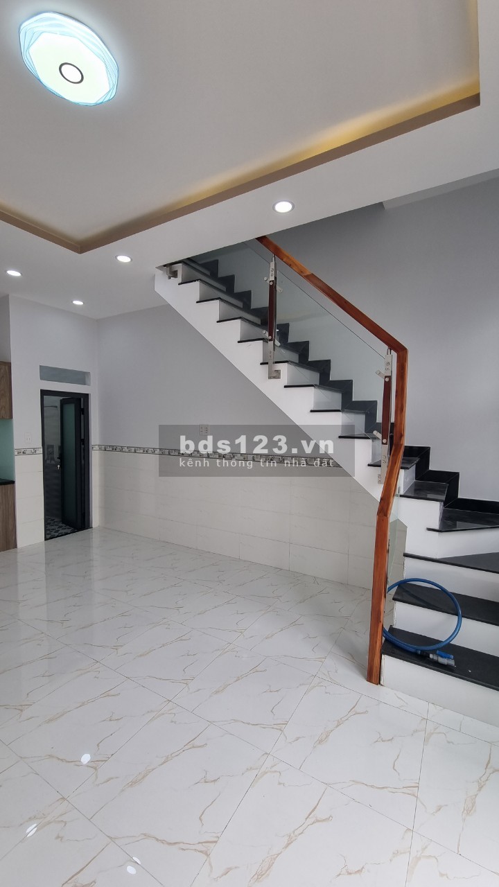 Nhà mới xây 1 trệt 1 lầu ngay ngã 3 Mỹ Hạnh chỉ cần 515tr sở hữu ngay