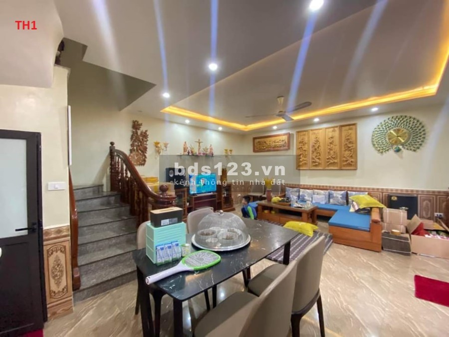 Bán nhà Hoàng Hoa Thám 51m giá 3.9 tỷ hai mặt ngõ tài lộc trước sau gần chợ hoa