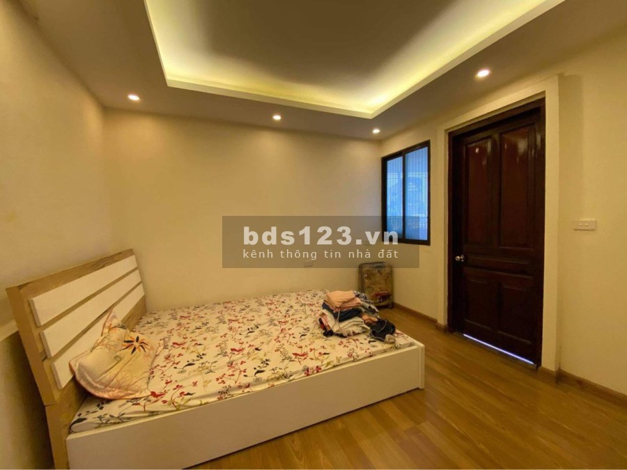Chủ mót bán giá chào 4 tỷ, đúc 5 tầng sân trước nhà để xe thoải mái, khu dân cư đông đúc