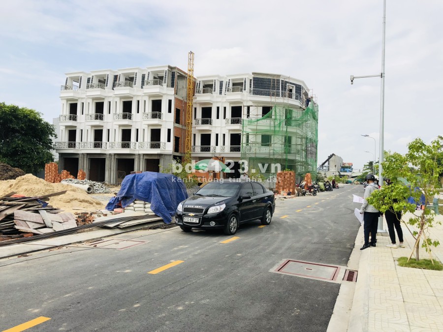 CĐT Giá F0, còn vài căn CK 200 Triệu, 1 trệt 3 lầu SHR, có hồ bơi KDC, ngay UBND An Phú Đông Q12