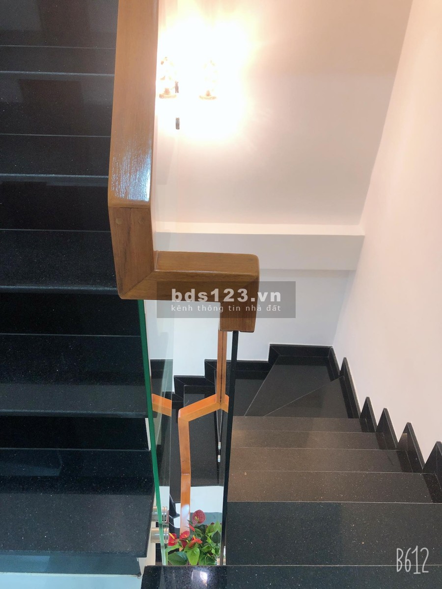 Chủ xoắn cần bán nhà gấp Hồng Lạc, Tân Bình, P11, hẻm xe hơi giá rẻ, sổ pháp lý chuẩn