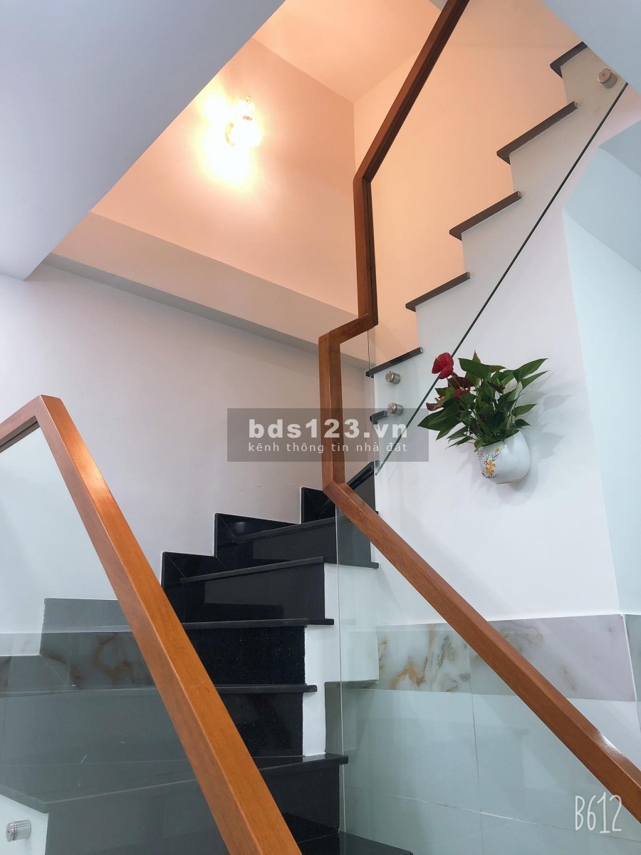 Chủ xoắn cần bán nhà gấp Hồng Lạc, Tân Bình, P11, hẻm xe hơi giá rẻ, sổ pháp lý chuẩn