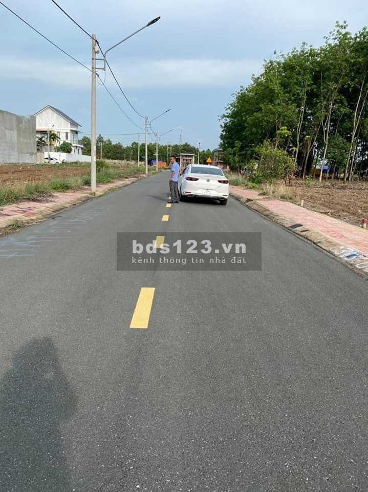Cần tiền bán gấp lô đất ở gần trung tâm hành chính Đồng Phú Bình Dương giá 950 triệu