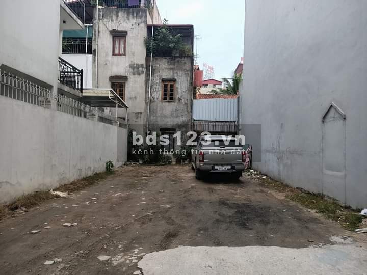 Chính chủ bán đát diện tích 45m2, Quận Long Biên, giá thương lượng, sổ vuông đẹp